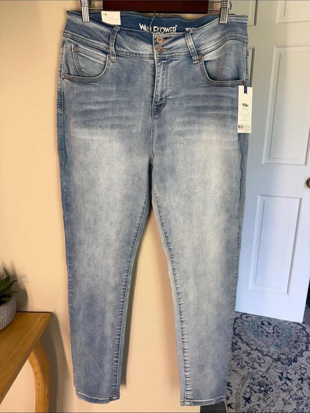 Wallflower ultra fit juniors skinny jeans
